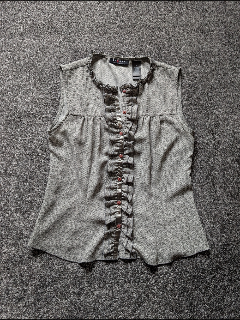 Axcess Gray Sleeveless Ruffle-Front Blouse with Red Buttons